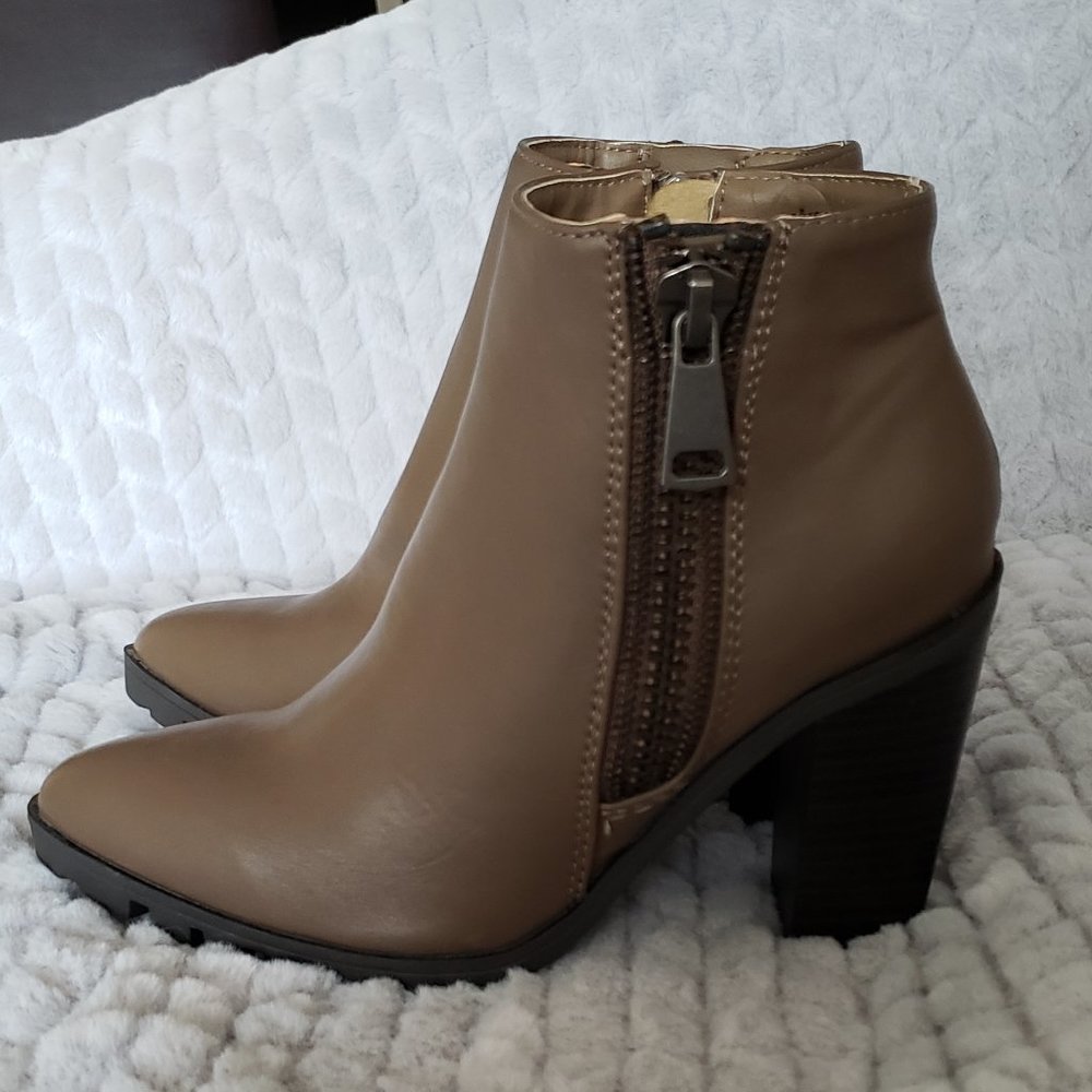 Qupid Brown Boot NWT